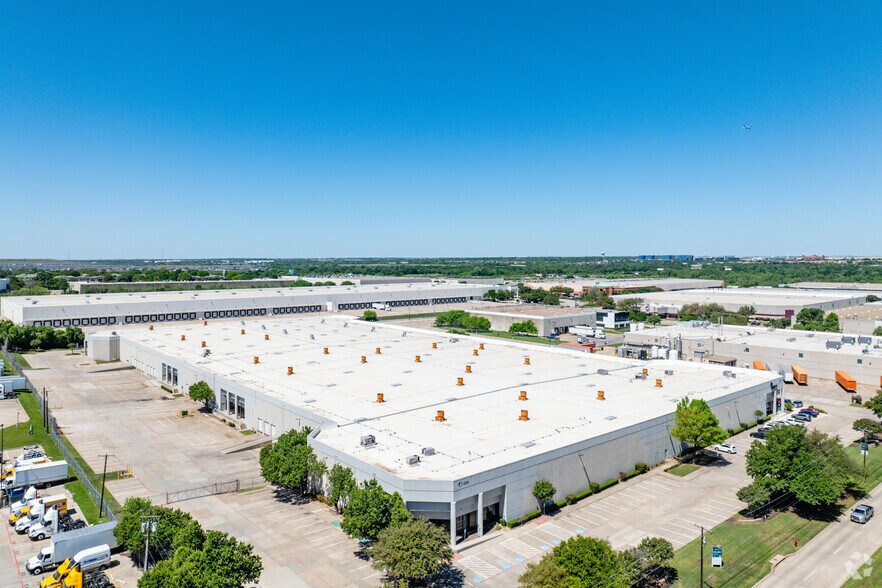 More Photos Of 2951 N Great Southwest Pky, Grand Prairie Distribution For Lease