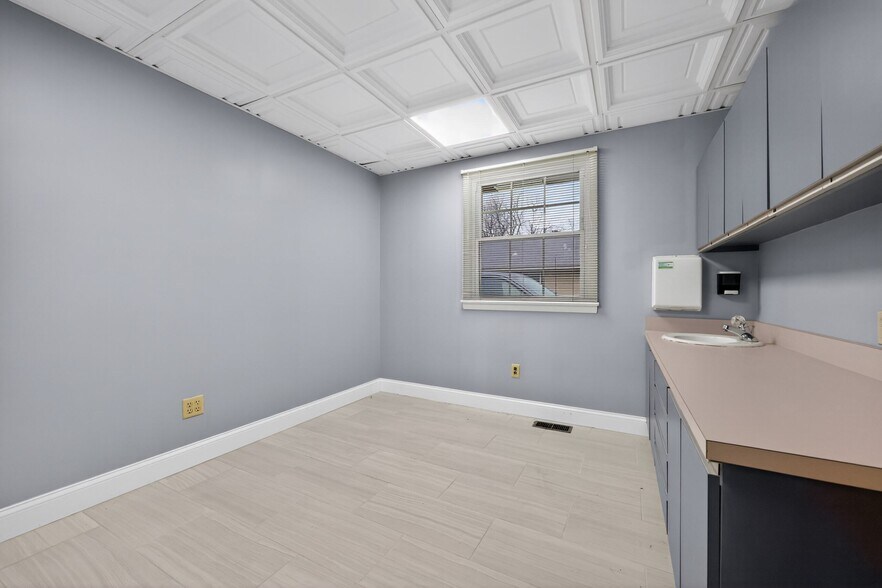 More Photos Of 1701 Wynwood Dr, Cinnaminson Medical For Sale