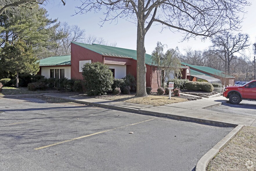 More Photos Of 1102-1108 Poplar Pl, Rogers Medical For Lease