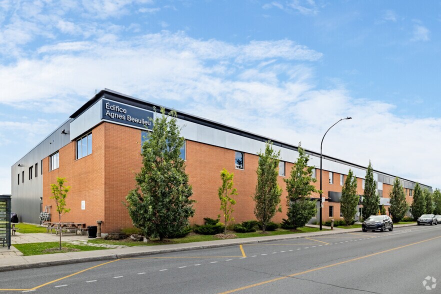 More Photos Of 2600 Rue William Tremblay, Montréal Unknown For Lease