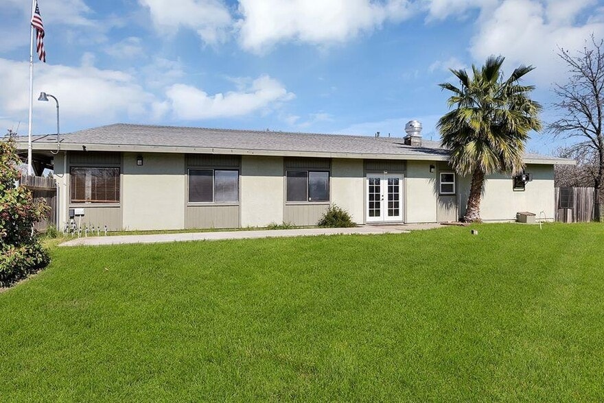 More Photos Of 1939 Acacia Ave, Sutter Restaurant For Sale