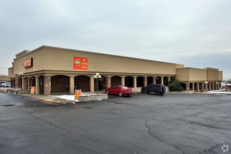 More Photos Of 2465 N Main St, Sunset Unknown For Lease