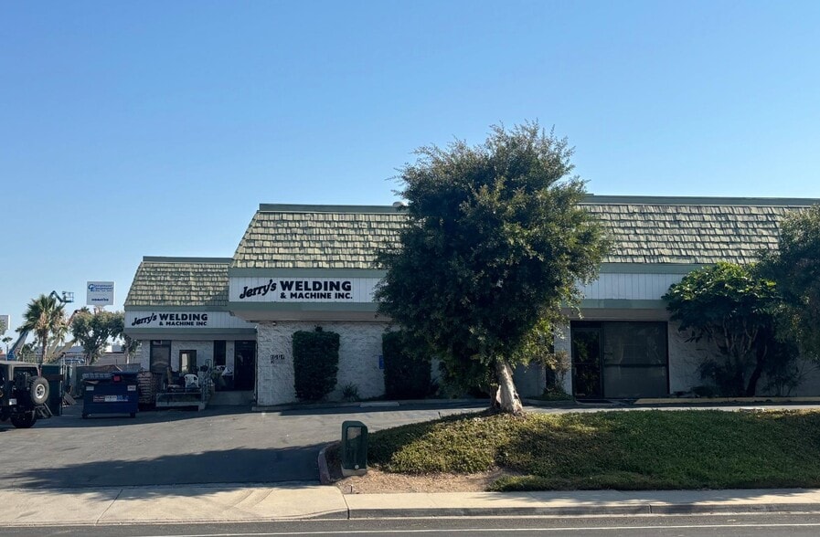 Primary Photo Of 7635-7639 Ronson Rd, San Diego Warehouse For Lease