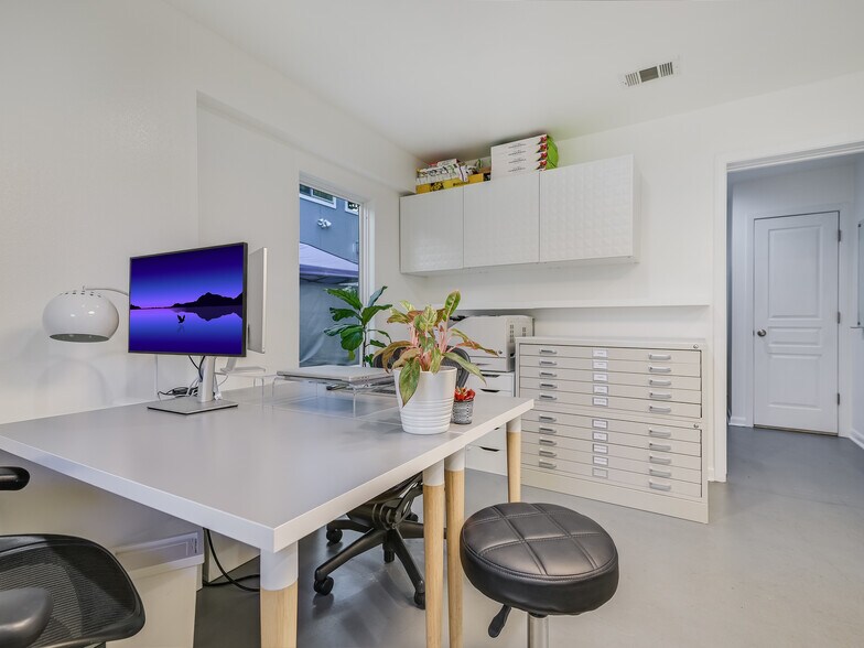 More Photos Of 2117 Shoalmont Dr, Austin Office Residential For Sale