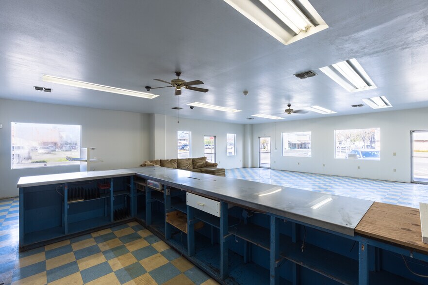 More Photos Of 609 N 7th St, Williams Auto Repair For Sale