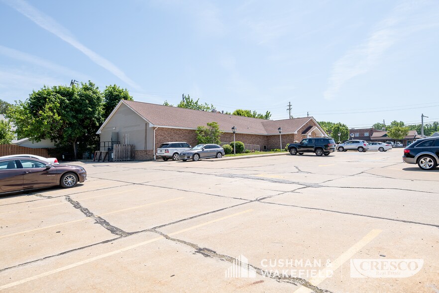 More Photos Of 29303 Euclid Ave, Wickliffe Restaurant For Sale