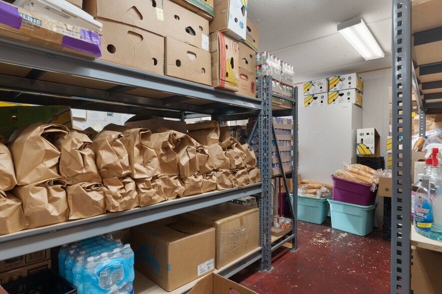 More Photos Of 15464 Cortez Blvd, Brooksville Unknown For Lease