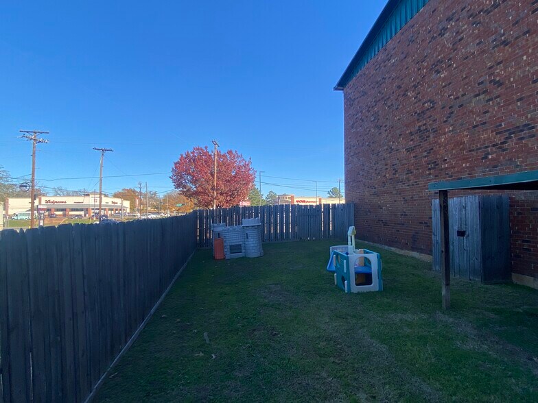 More Photos Of 111 W 5th St, Tyler Loft Creative Space For Sale