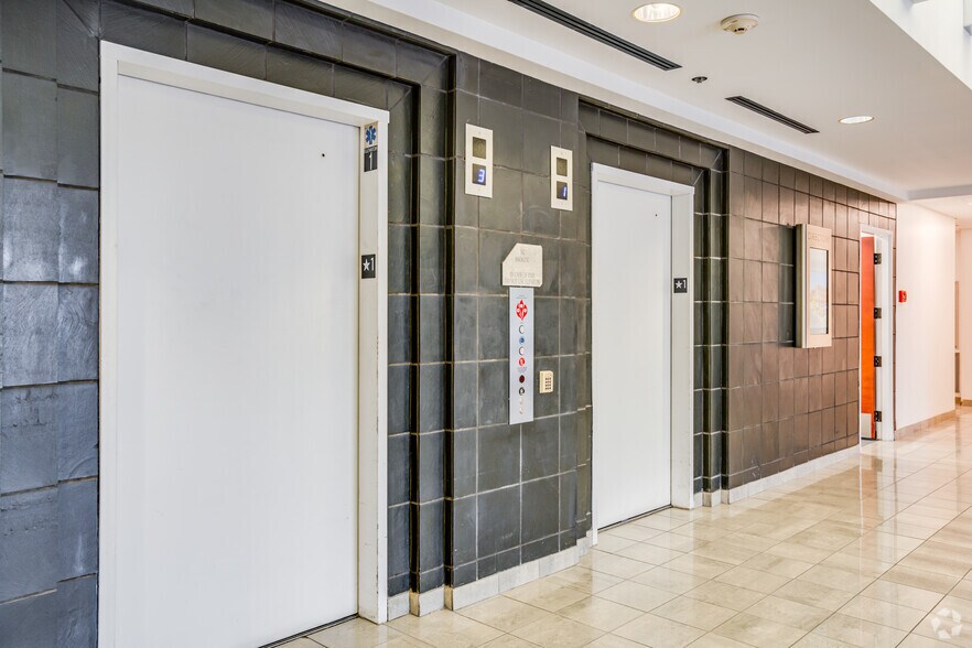 More Photos Of 1601 N 7th St, Phoenix Office For Sale