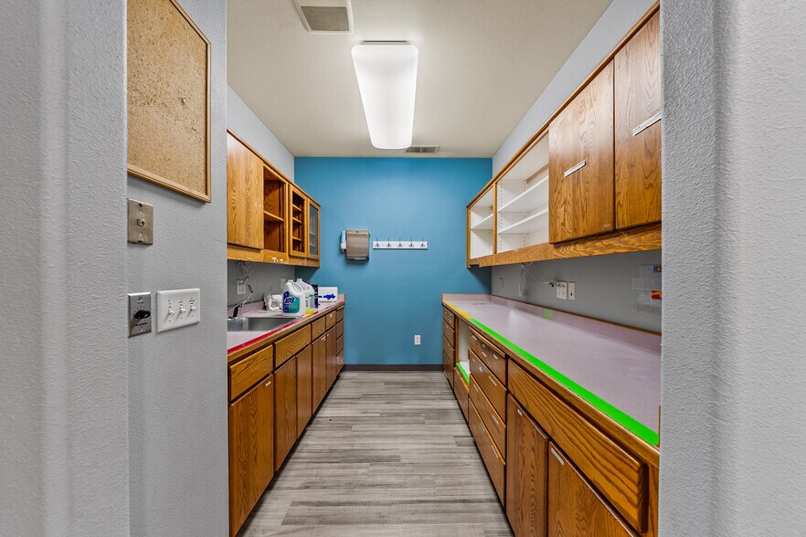 More Photos Of 925 Town Centre Dr, Medford Medical For Lease