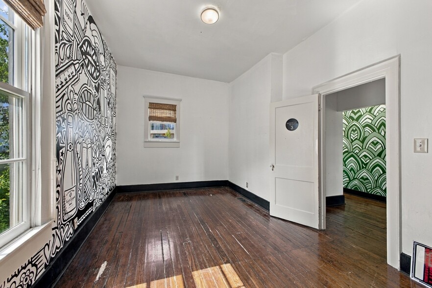 More Photos Of 321 29th Ave N, Nashville Office Residential For Sale