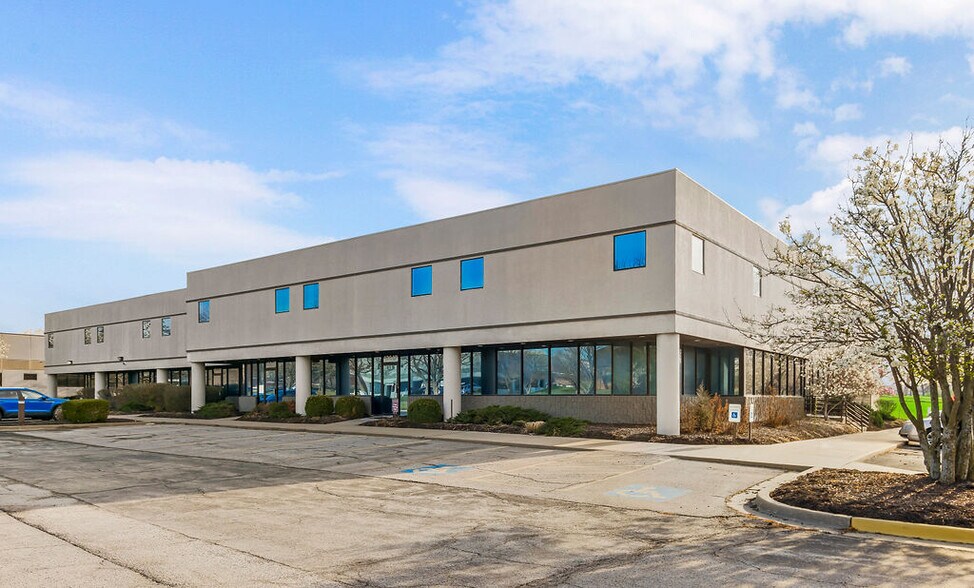 More Photos Of 12635-12651 Hemlock St, Overland Park Showroom For Lease