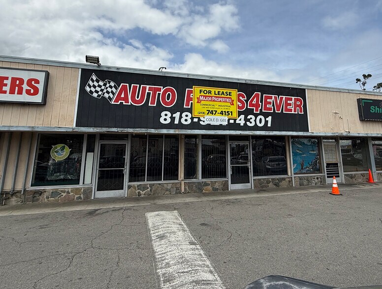 Primary Photo Of 11723 Saticoy St, North Hollywood Storefront For Lease