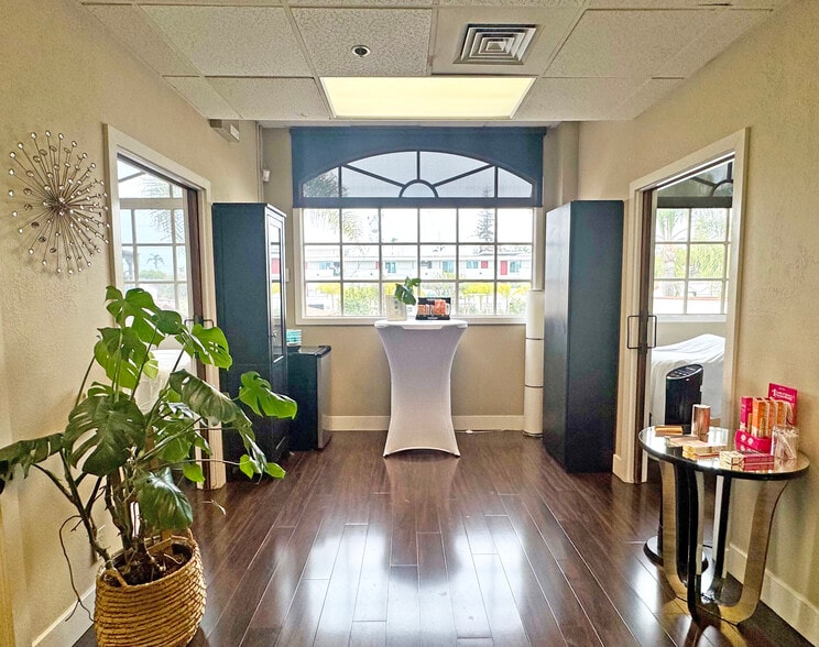 More Photos Of 1525 State St, Santa Barbara Office For Sale