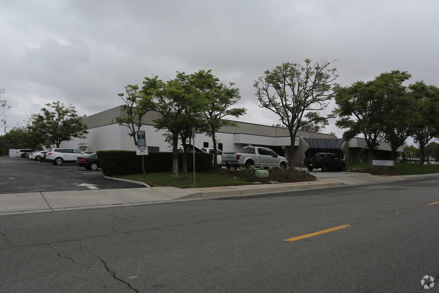 More Photos Of 8 Holland, Irvine Warehouse For Lease