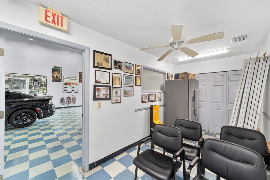 More Photos Of 1521 SW 12th Ave, Ocala Distribution For Sale