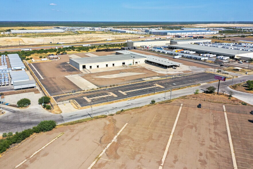 More Photos Of 13145 S Unitec Dr, Laredo Truck Terminal For Sale