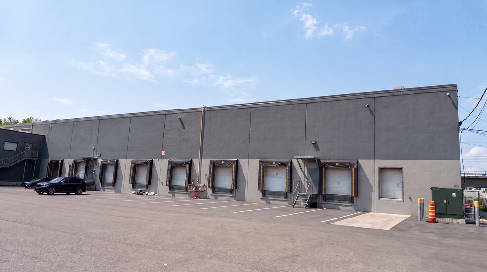 Primary Photo Of 1375-1405 Boul Hymus, Dorval Warehouse For Lease