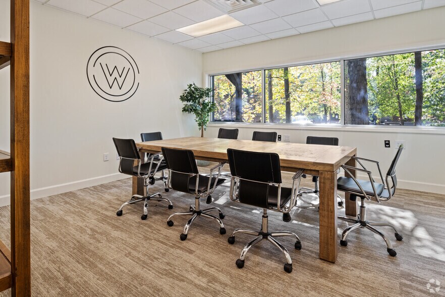 More Photos Of 2081 Columbiana Rd, Birmingham Coworking Space