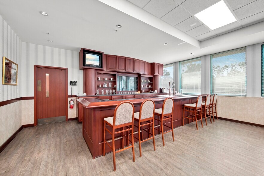 More Photos Of 4747 Progress Ave, Naples Refrigeration Cold Storage For Sale