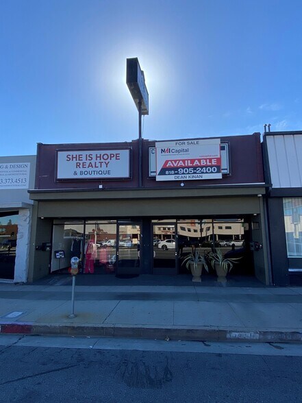 More Photos Of 17942-17944 Ventura Blvd, Encino Storefront Retail Office For Lease