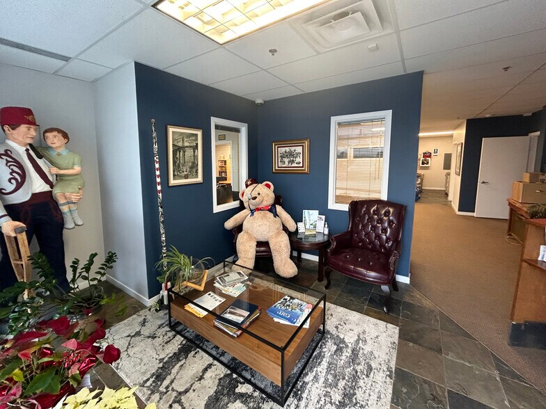 More Photos Of 4238 Lozells Ave, Burnaby Warehouse For Sale