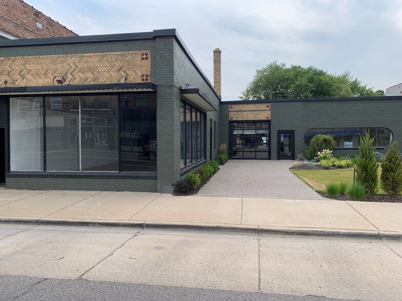 More Photos Of 804 W Main St, Owosso General Retail For Lease