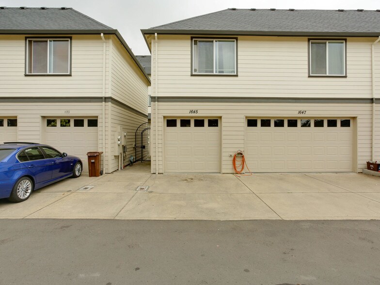 More Photos Of 1647 NE Market Dr, Fairview Apartments For Sale