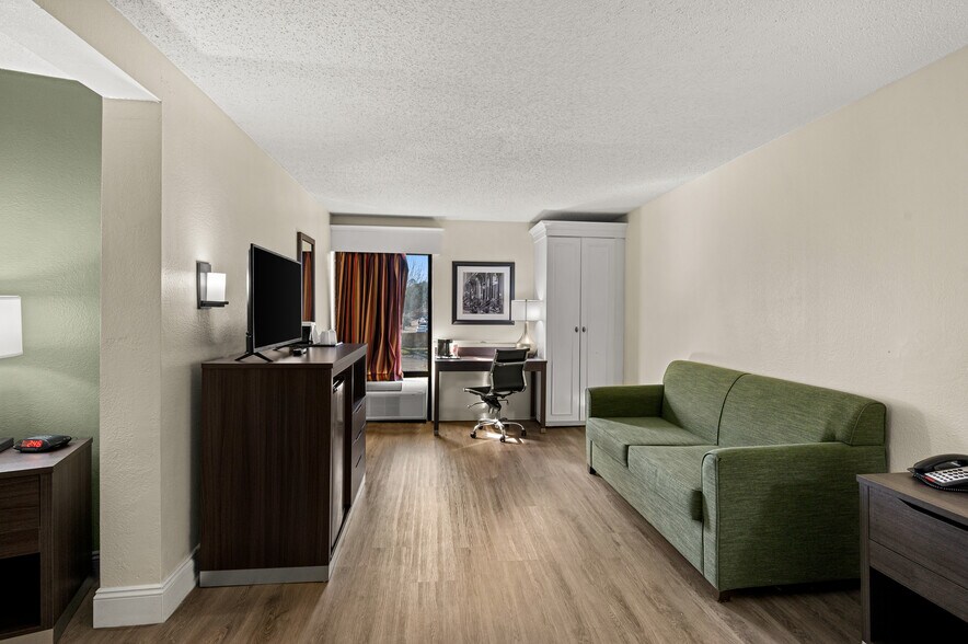 More Photos Of 500 W 29th St, North Little Rock Hotel For Sale