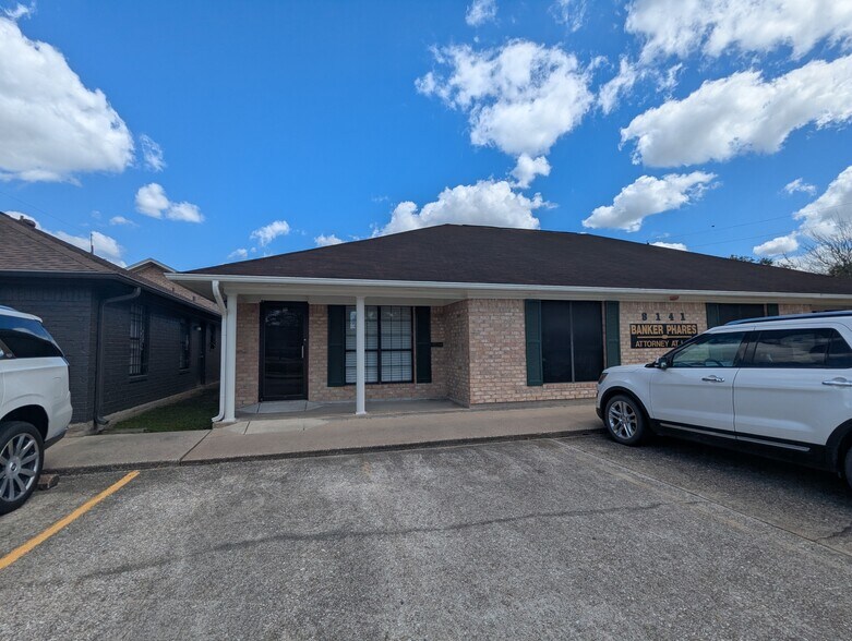 Primary Photo Of 8141 Gladys Ave, Beaumont Office For Lease