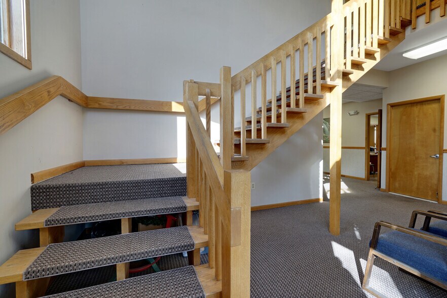 More Photos Of 291 Herbertsville Rd, Brick Office For Lease