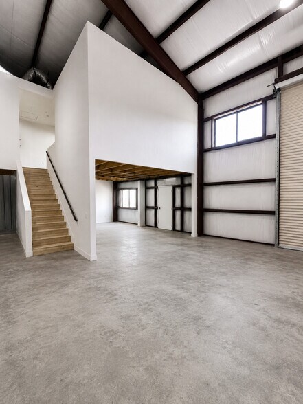 More Photos Of 15210 Fitzhugh Rd, Austin Warehouse For Sale