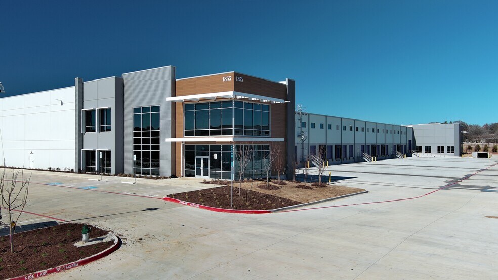 More Photos Of Mustang Court at DFW International Airport, Bldg 1, Grapevine Unknown For Lease