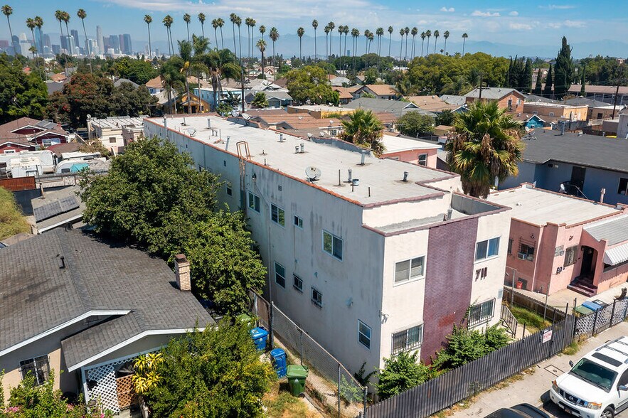 Primary Photo Of 711 Vernon Ave, Los Angeles Apartments For Sale