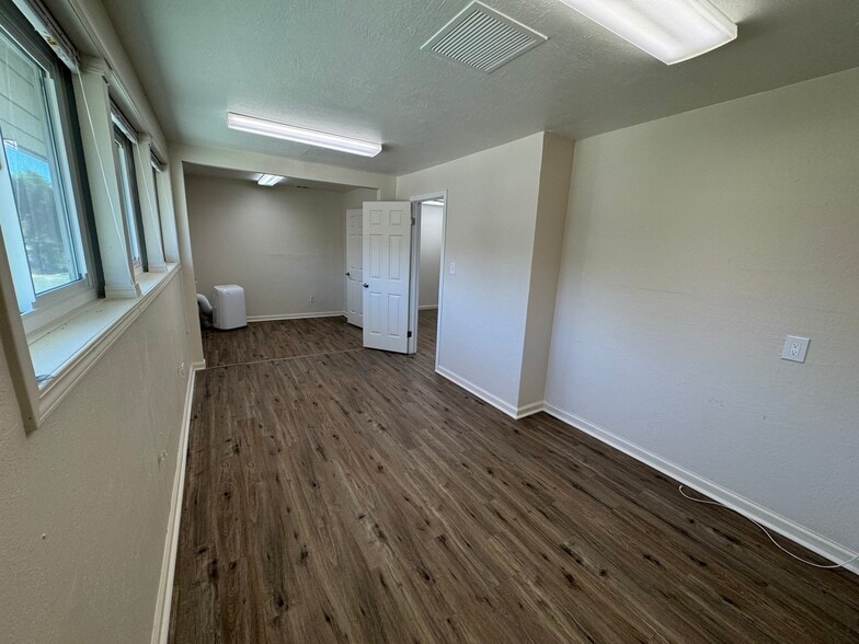 More Photos Of 2820 Broadmoor Ave, Concord Office For Sale