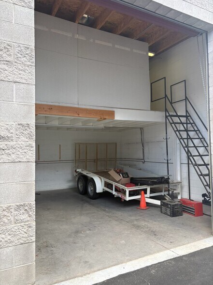 More Photos Of 1603-1615 Ann Way, Boulder City Light Manufacturing For Sale