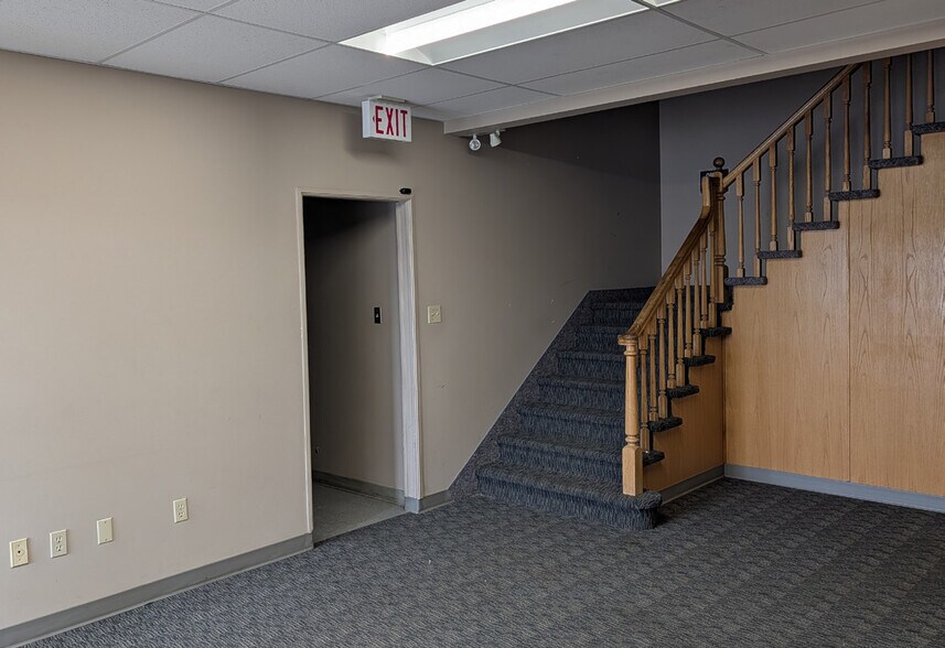 More Photos Of 363 Maxwell Cres, Regina Warehouse For Sale