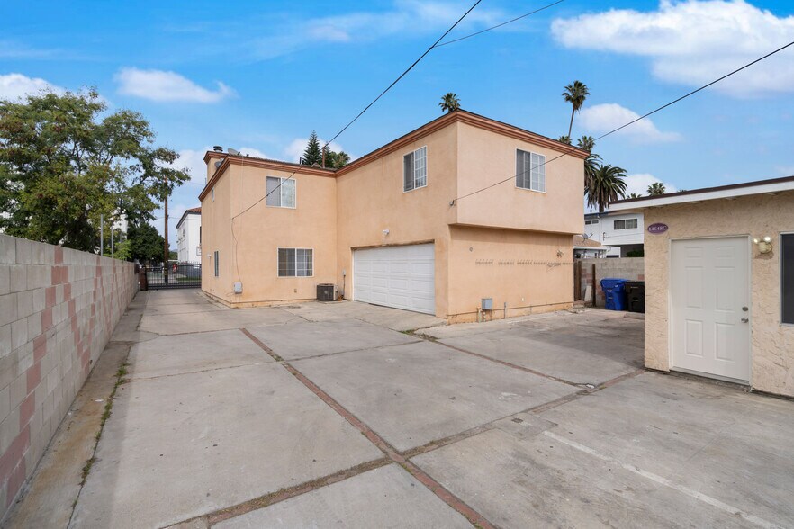 More Photos Of 14646 Kittridge St, Van Nuys Apartments For Sale