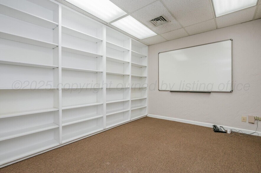 More Photos Of 1505 N Banks St, Pampa Office For Sale