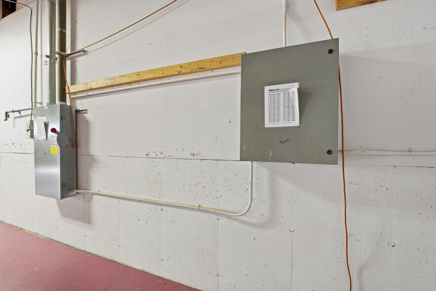 More Photos Of 109 Apremont Way, Westfield Manufacturing For Lease