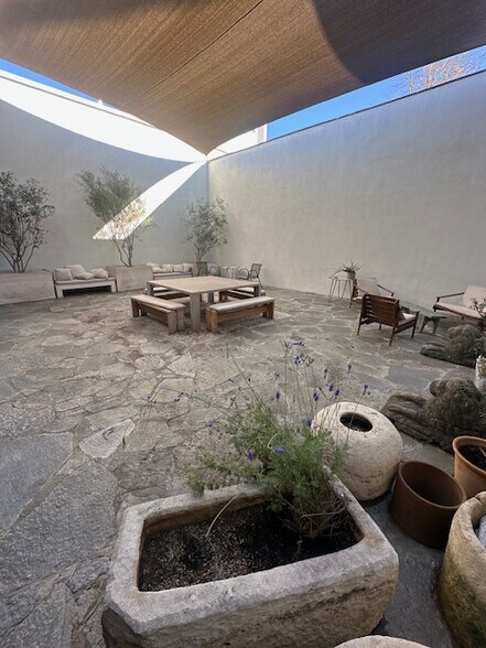 More Photos Of 642 Almont Dr, Los Angeles Showroom For Lease