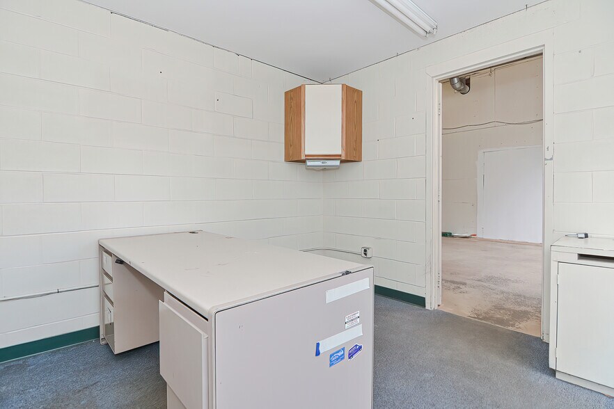 More Photos Of 12 Washburn St, Worcester Warehouse For Sale