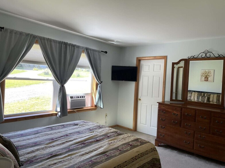 More Photos Of 446 Maples Rd, Milford Hotel For Sale