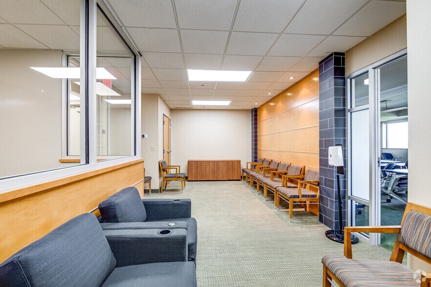 More Photos Of 7300 147th St W, Apple Valley Office For Lease