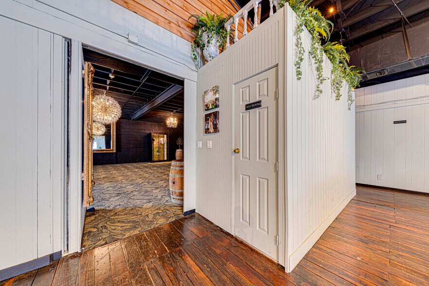 More Photos Of 4404 Edgewater Dr, Orlando Storefront Retail Residential For Sale