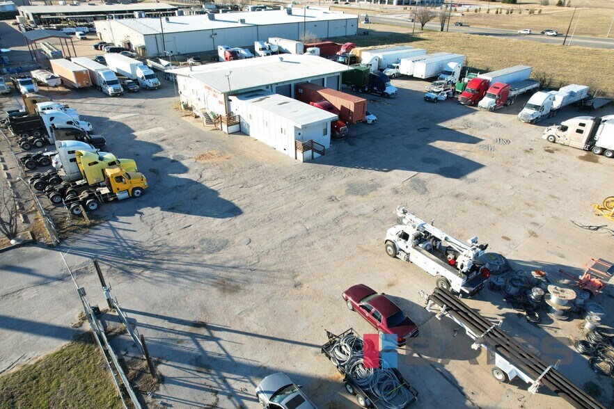 More Photos Of 1801 Commerce St, Garland Distribution For Sale