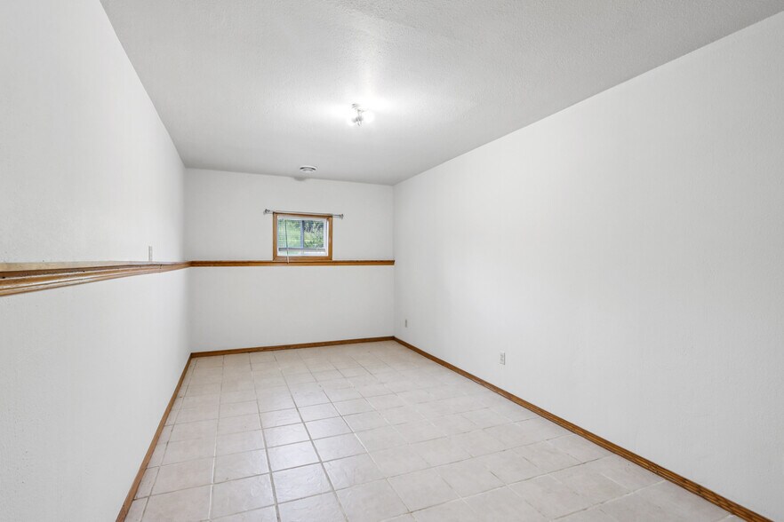 More Photos Of W9231 Bobolink Rd, Reeseville Warehouse For Sale