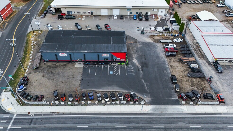 More Photos Of 7168 N Government Way, Dalton Gardens Warehouse For Lease