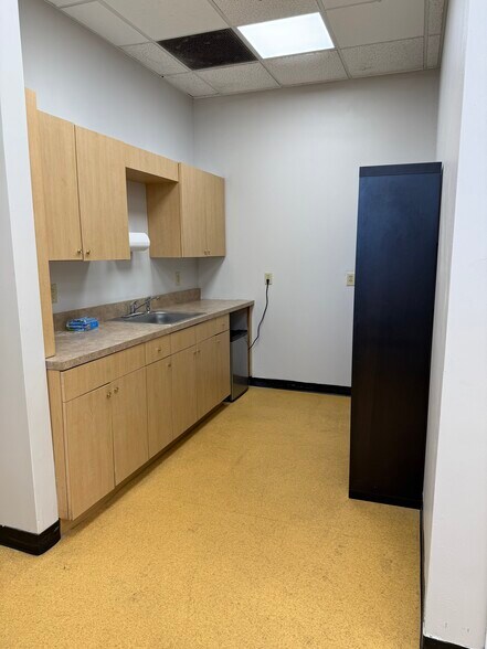 More Photos Of 745 Joyce Kilmer Ave, New Brunswick Warehouse For Lease