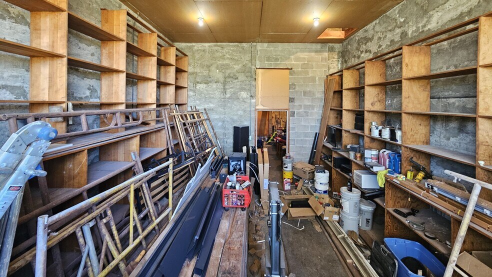 More Photos Of 975 Hemlock St, Longview Industrial For Sale